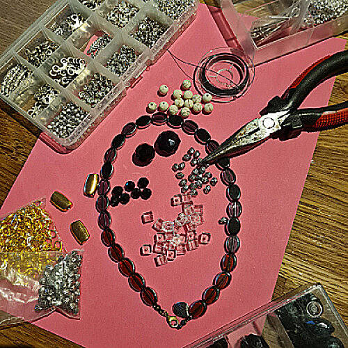 KUNST-WORKSHOP: Schmuck selber machen